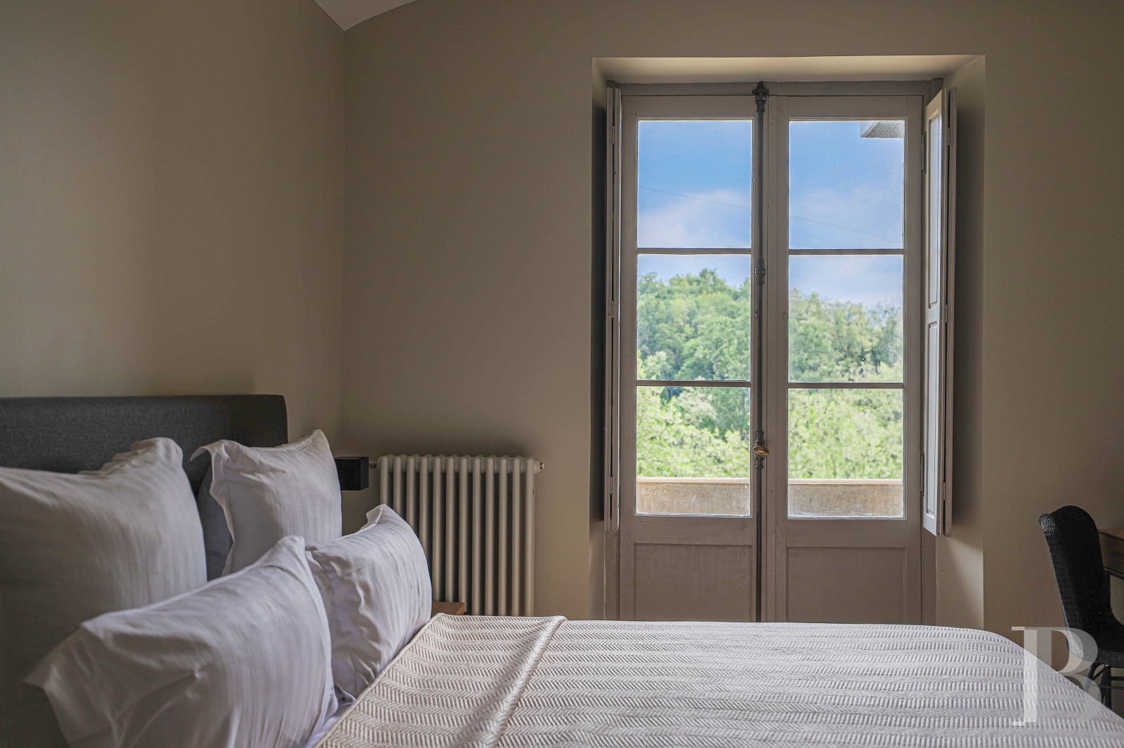 Dans la Drôme, au nord de Valence, un ancien relais de chasse de 1860 devenu annexe indépendante d’un hôtel renommé - photo  n°32